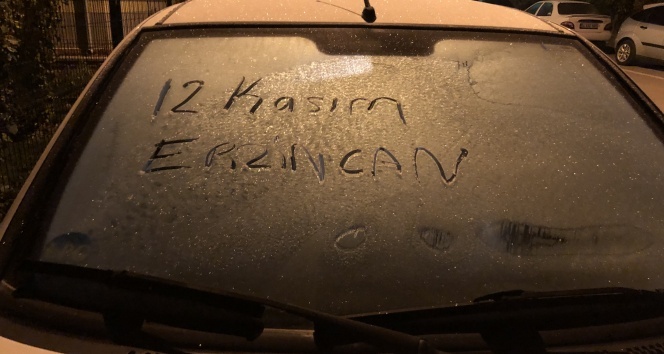 Bayburt ve Erzincan’da arabaların camları buz tuttu