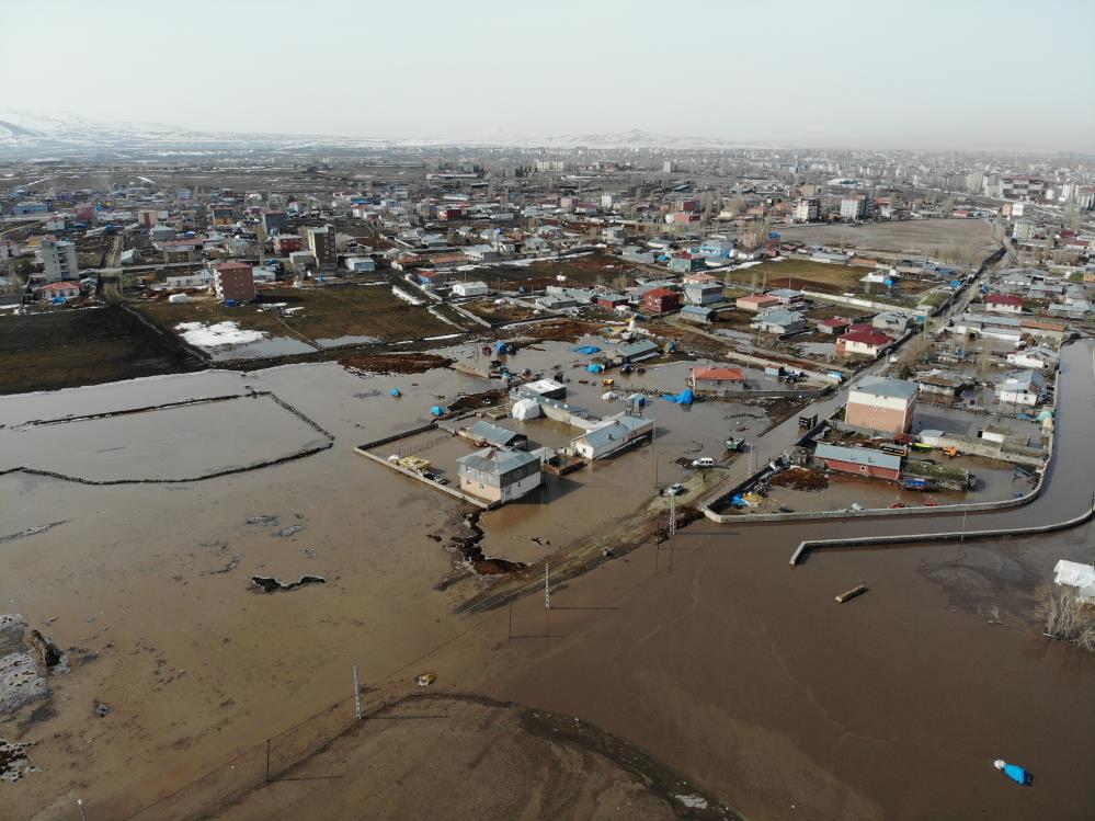 KARS’TA SEL FELAKETİ! EVLER SULAR ALTINDA KALDI