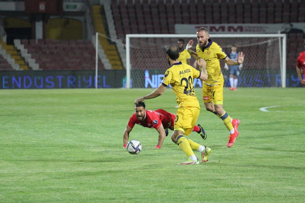 BALIKESİRSPOR MKE ANKARAGÜCÜ KARŞISINDA YİNE MAĞLUP