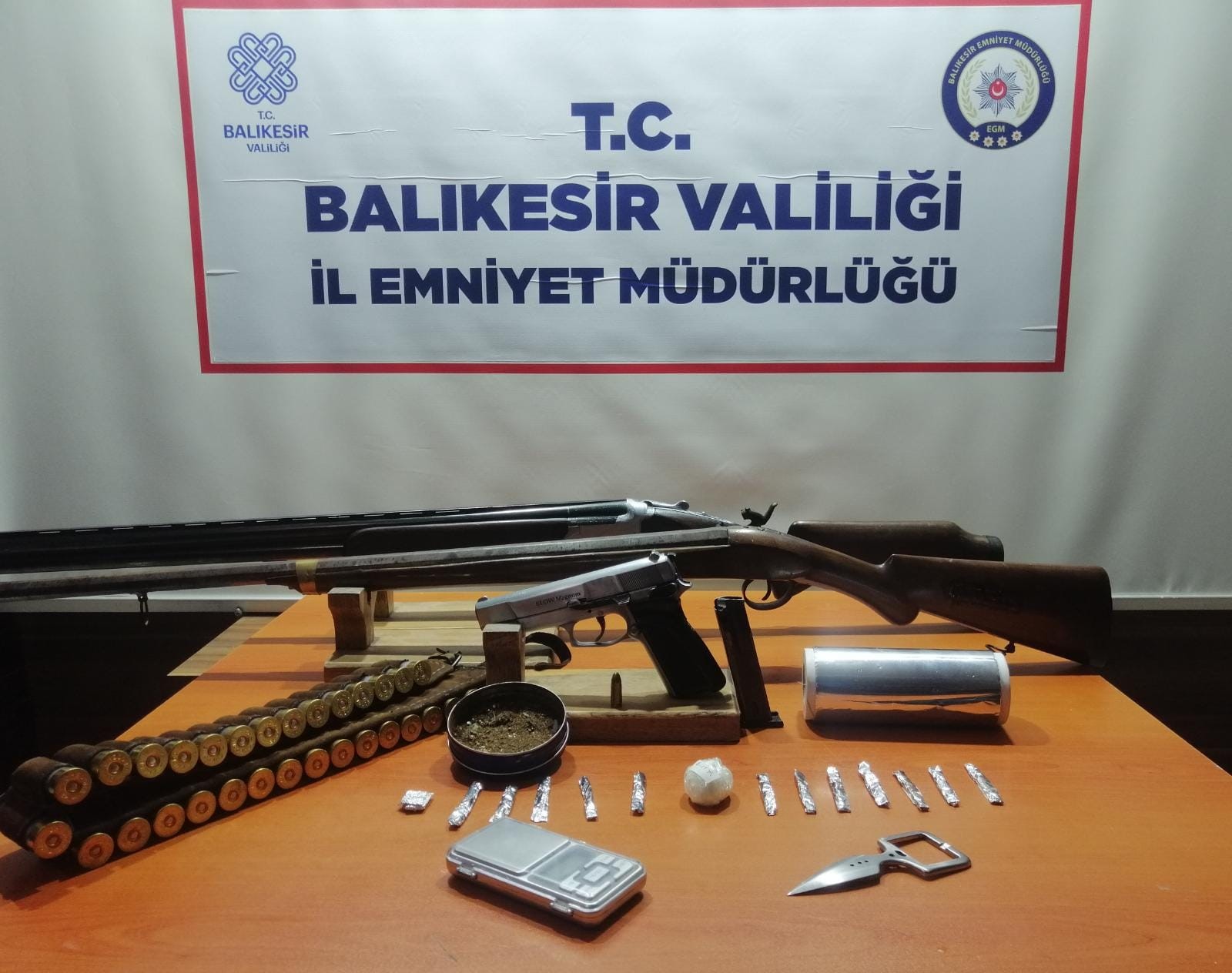 BANDIRMA’DA SİLAH VE UYUŞTURUCU ELE GEÇİRİLDİ